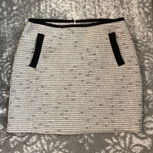 Adorable champagne and black skirt